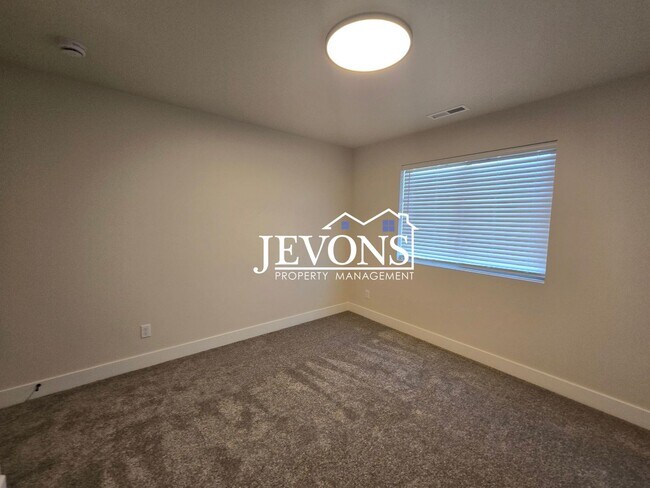 Building Photo - 413 S 97th Ave