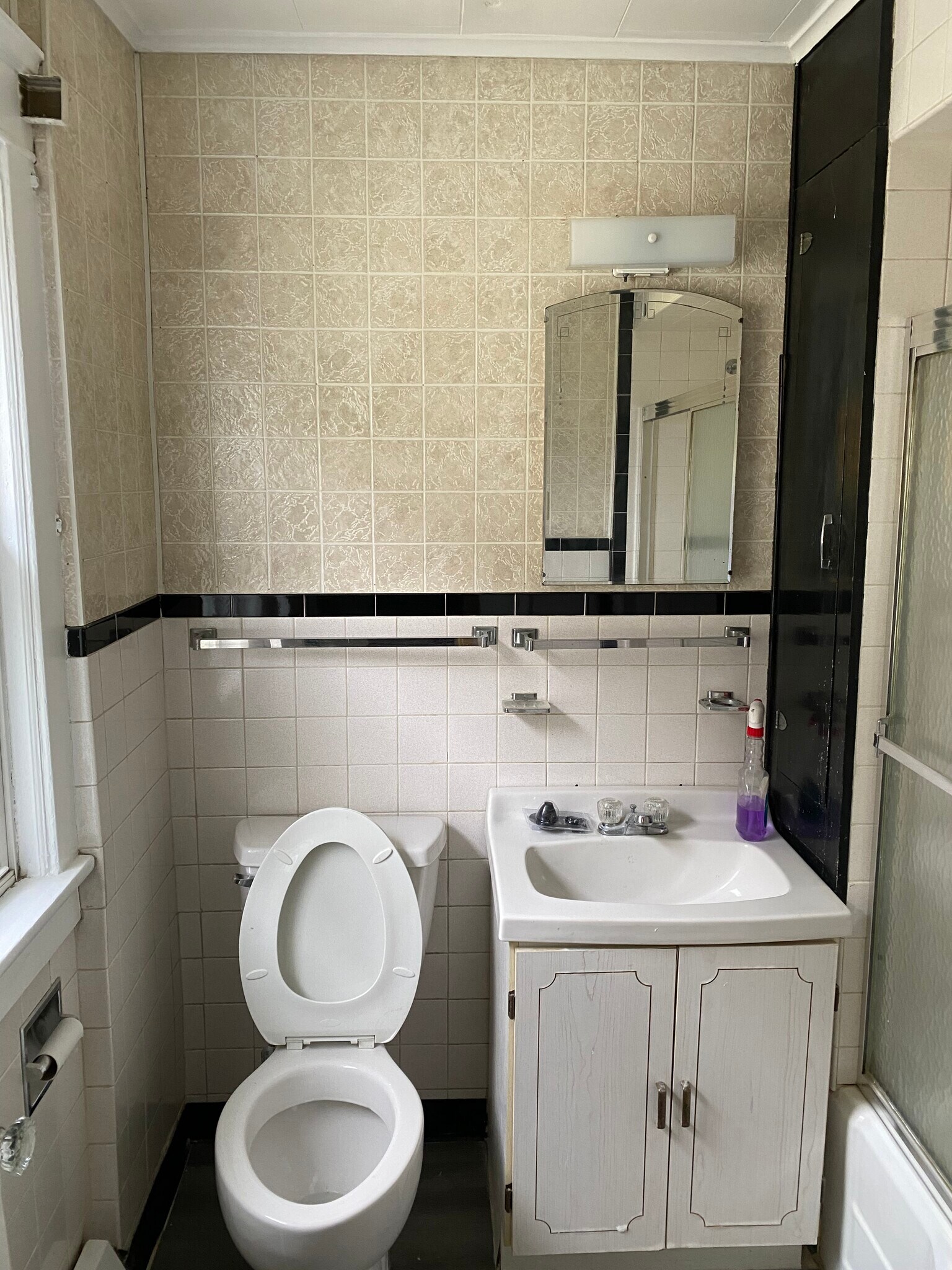 2nd floor bathroom - 129 Price St