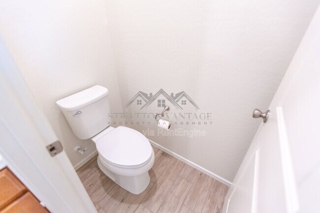 Building Photo - 15427 W Windward Ave