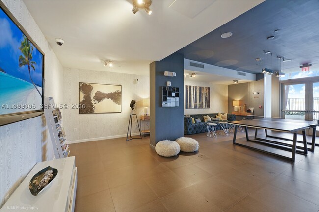 Building Photo - 210 W Park Dr