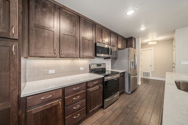 Building Photo - 3B/2B Condo in the Flats at Centerra Now A...