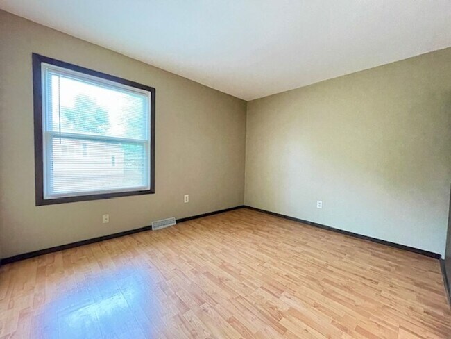 Building Photo - ohp2537