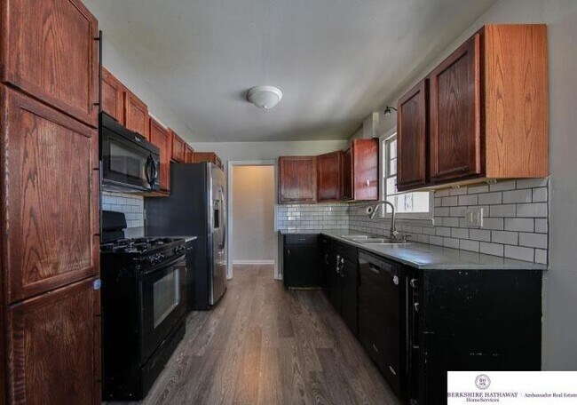 Building Photo - 3 bedroom in Omaha NE 68114