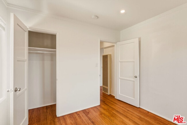 Building Photo - 2710 Bellevue Ave
