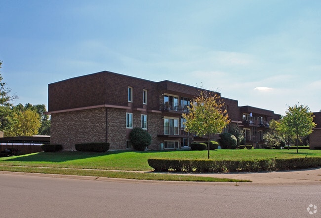 Building Photo - South Villa Terrace