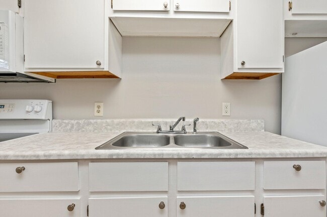 Building Photo - 29 Cape Dr NW