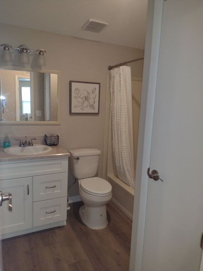 Building Photo - Remodeled Home in the Villages-Move in Ready