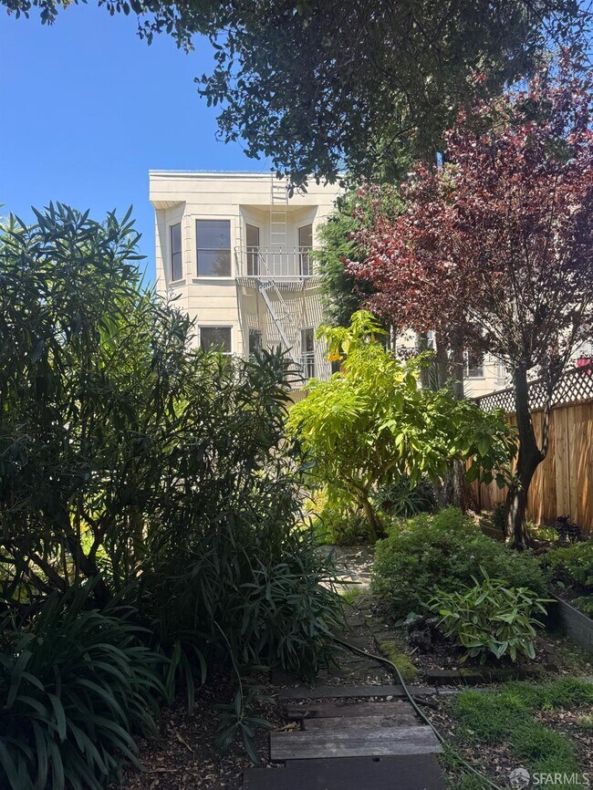 Building Photo - 1459 Haight St
