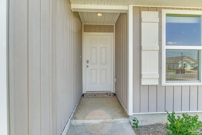 Building Photo - 6323 June Bug Dr