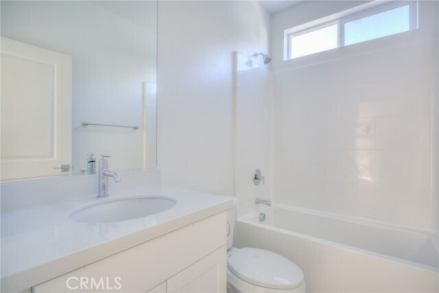 Building Photo - 5999 Huntington Dr