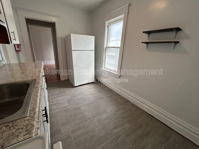 Building Photo - 1320 S Westnedge Ave
