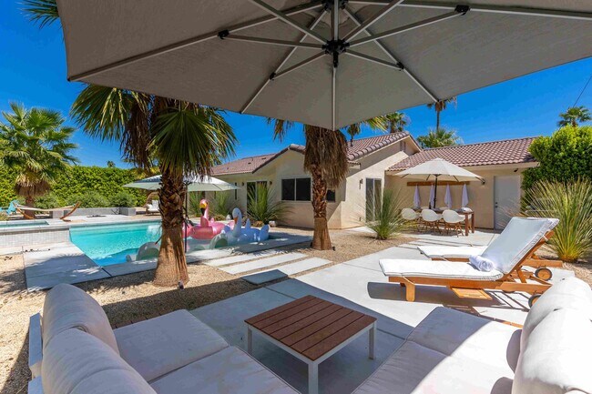 Building Photo - Luxury Oasis with Pool in Palm Springs (Monthly Only - No Long Term)