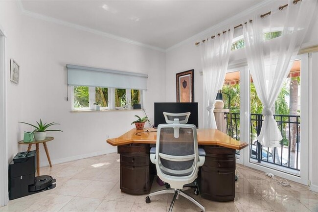 Building Photo - 70 Isle of Venice Dr