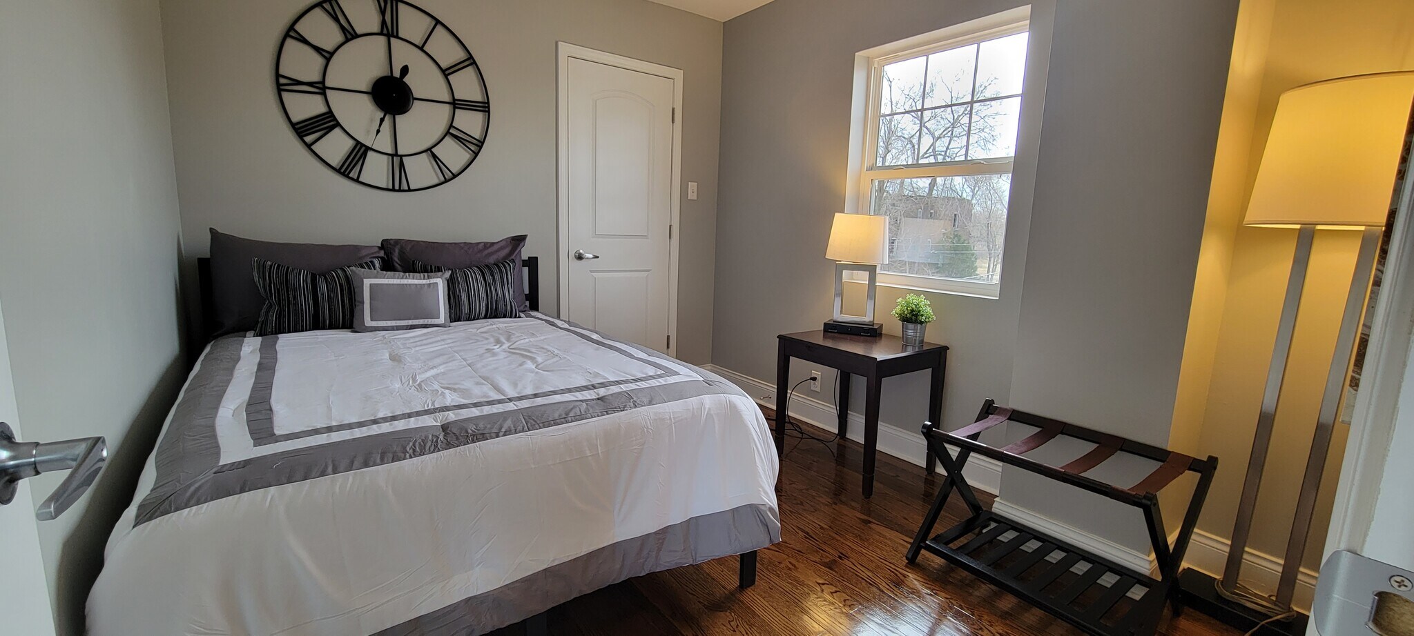 Full/Double - Fully Furnished - 708 Vermont St