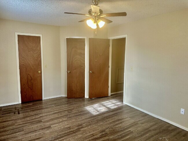 Building Photo - 1909 Cypress Pl