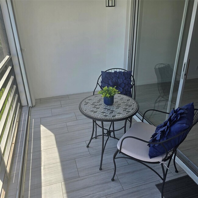 Building Photo - 505 E Dania Beach Blvd