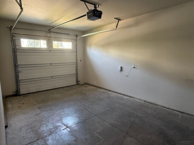 Building Photo - 61565 SE Alstrup Rd