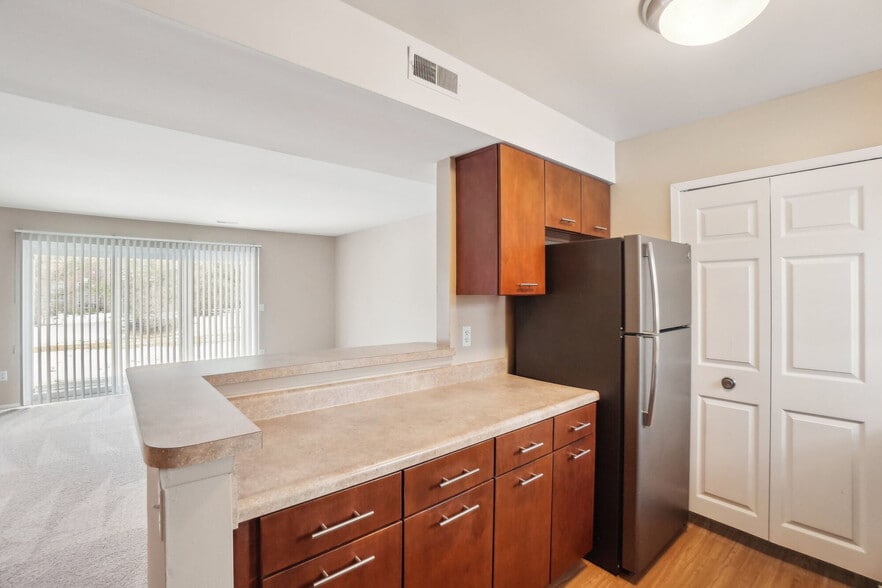 Primary Photo - Arbor Knoll Apartments