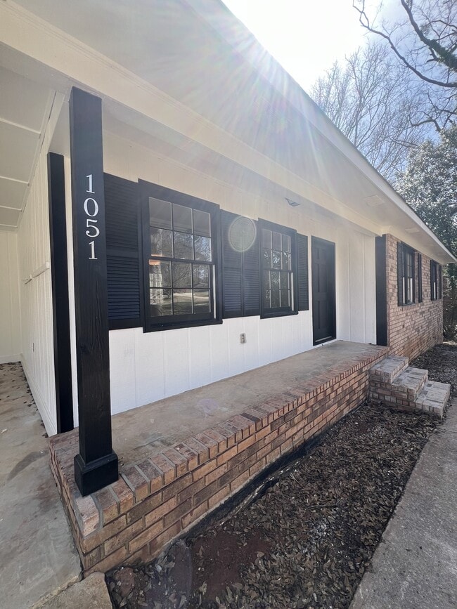 Building Photo - 1051 Crooked Creek Rd