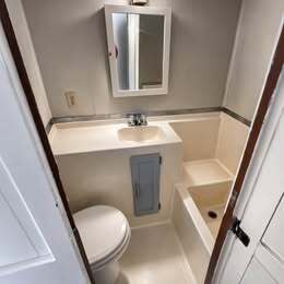 Building Photo - 521 Bedford Rd N