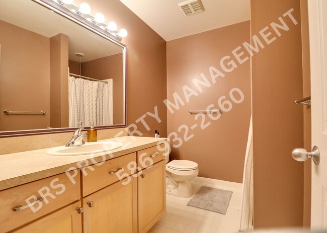Building Photo - New Baltimore 2 bedroom 2 bath condo
