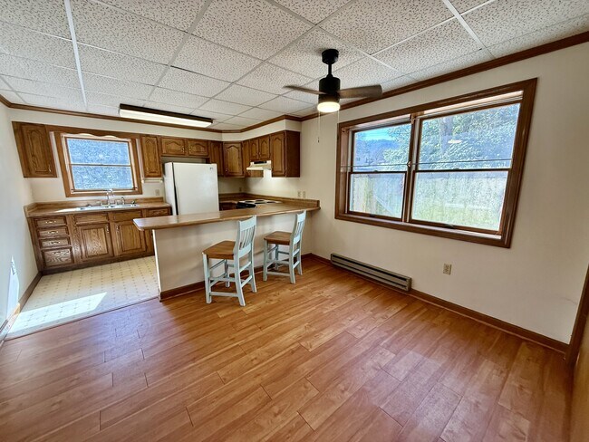 Building Photo - 5 Shadow Valley Dr