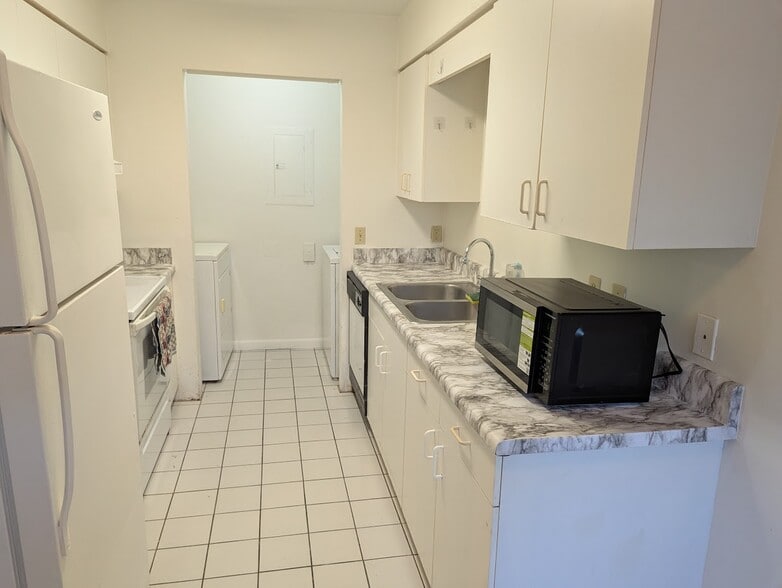 Building Photo - 3600 SW 23rd St