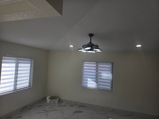 Building Photo - 716 Truman St