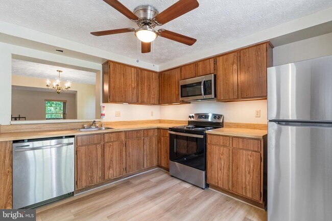 Building Photo - 15649 Mews Ct