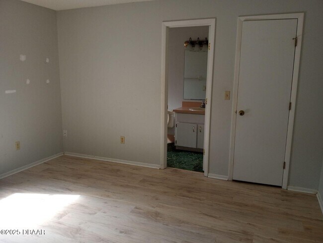 Building Photo - 428 Sandpiper Ct