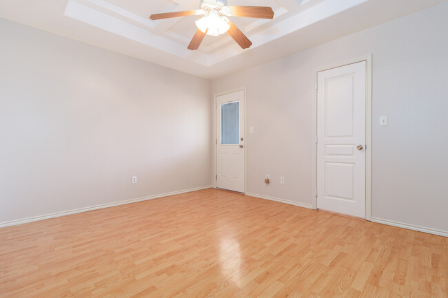 Building Photo - 1204 W Fig Ave