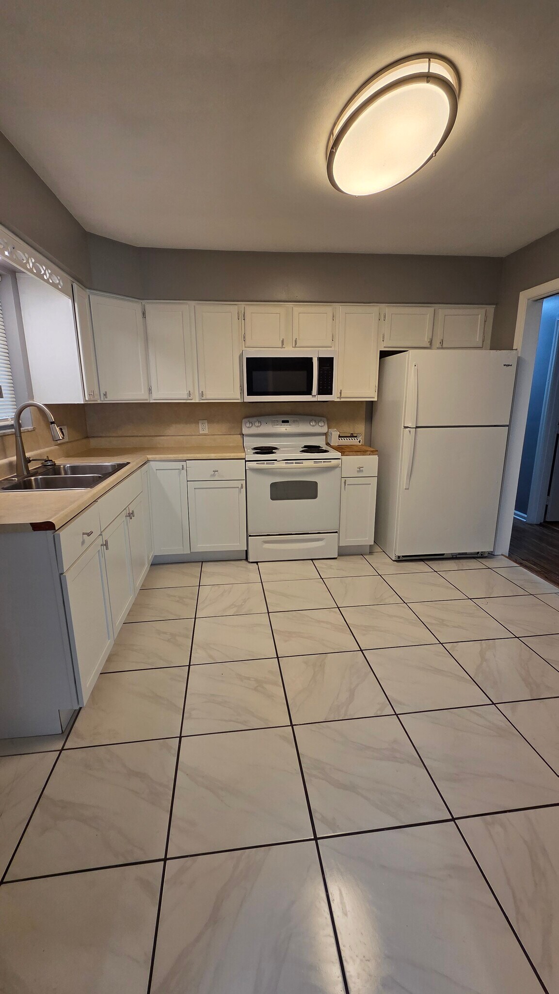 Building Photo - 1380 Catalpa Dr