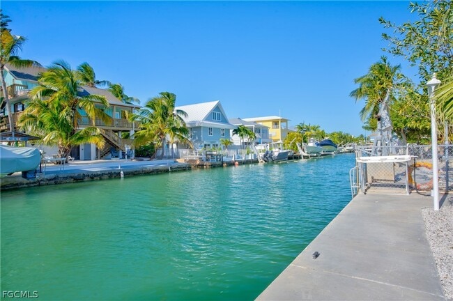 Building Photo - 280 Airport Dr S