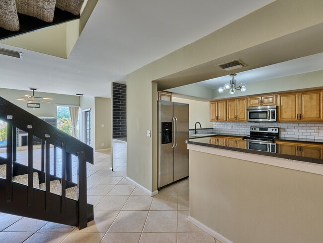 Building Photo - 6040 Glendale Dr