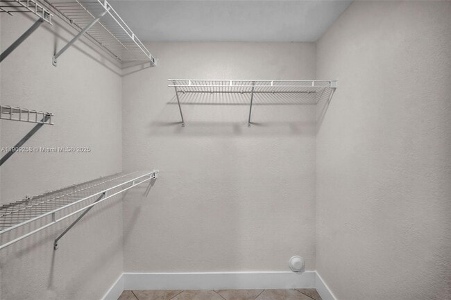 Building Photo - 2498 Centergate Dr