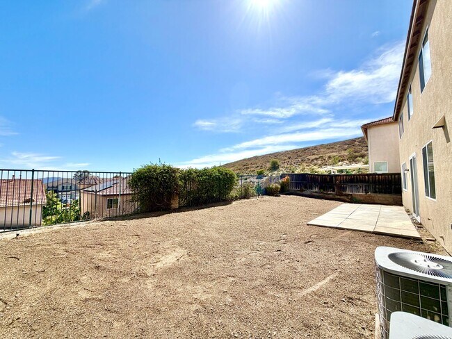 Building Photo - Spacious 3 Bedroom Home with Loft, Large Backyard & 2 Car Garage