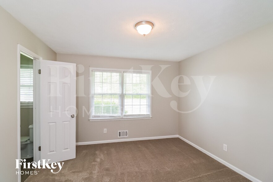 Building Photo - 3560 Nowlin Rd