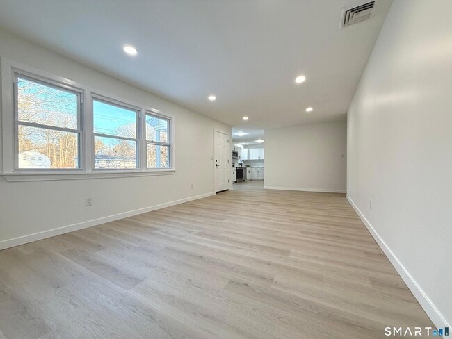 Building Photo - 275 Dayton Rd