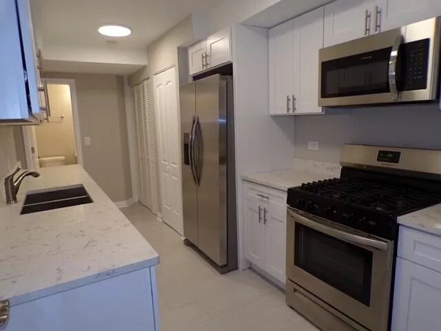 Building Photo - 776 Green Bay Rd