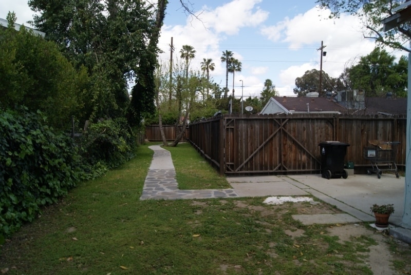 Building Photo - 23250 Burbank Blvd