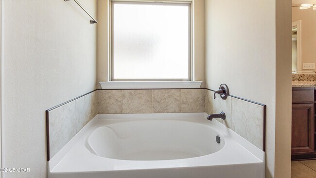 Building Photo - 221 S Shoreview Dr