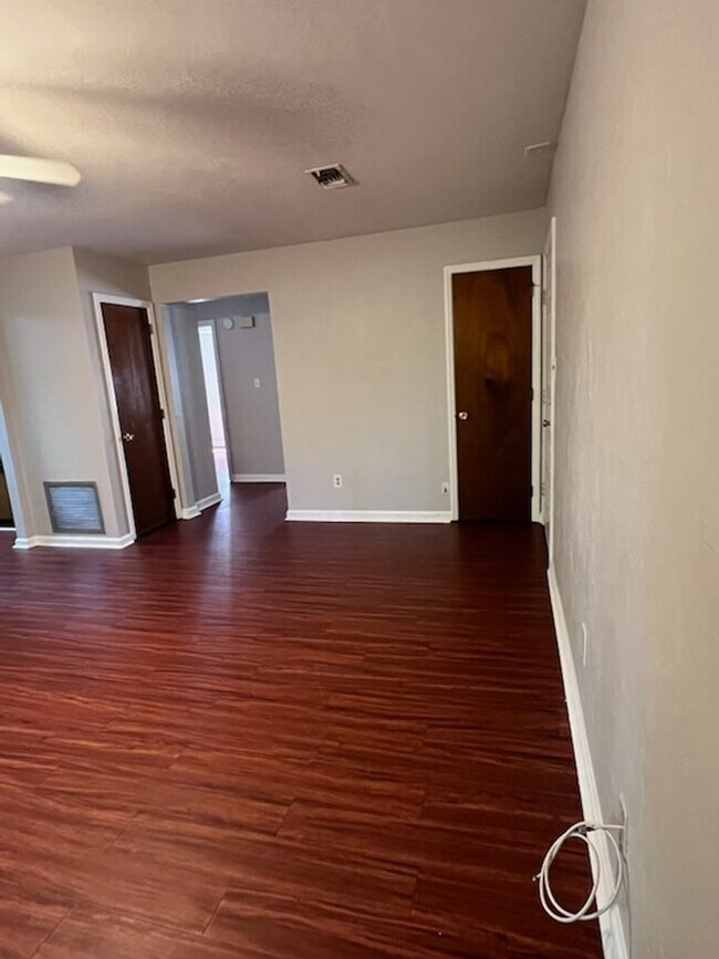 Building Photo - 3732 Donovan Dr