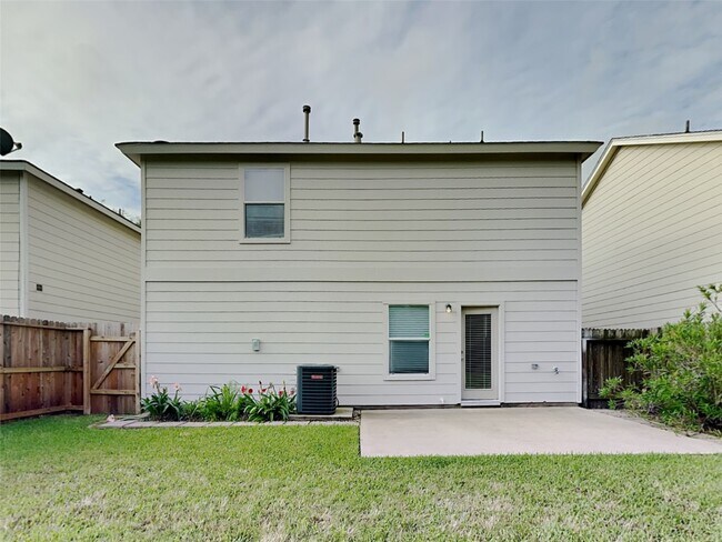 Building Photo - 11338 Log Cabin Ln