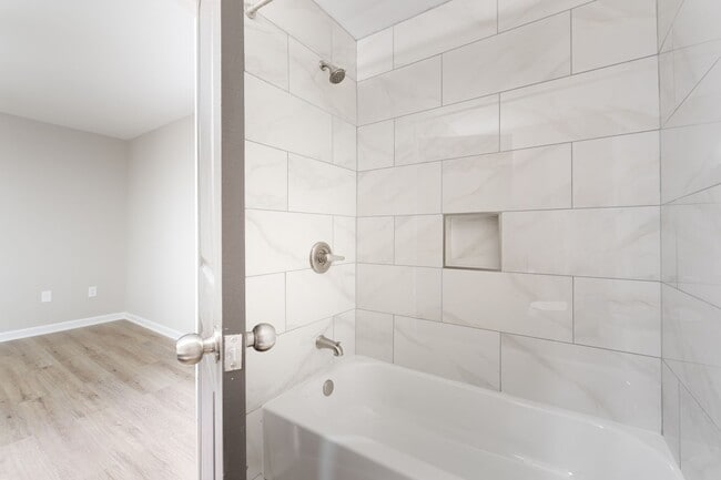 Building Photo - Freshly Updated 3 Bed, 2 Bath Home in Prim...