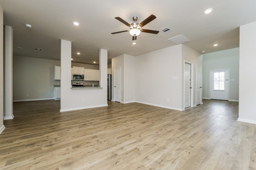 Building Photo - 16435 Honeysuckle Hl Dr