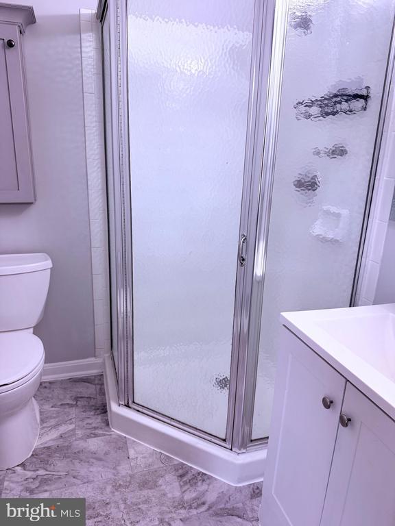 Building Photo - 8625 Point of Woods Dr