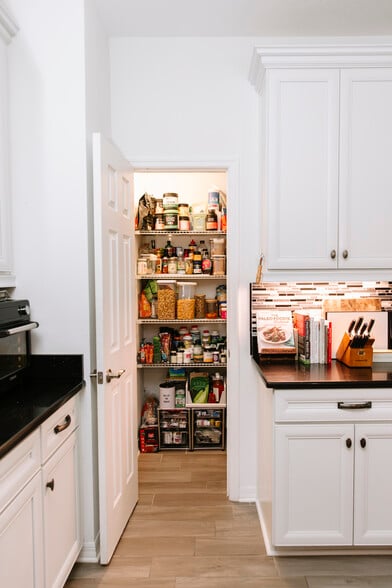 Kitchen and large pantry - 2471 Golden Pasture Cir