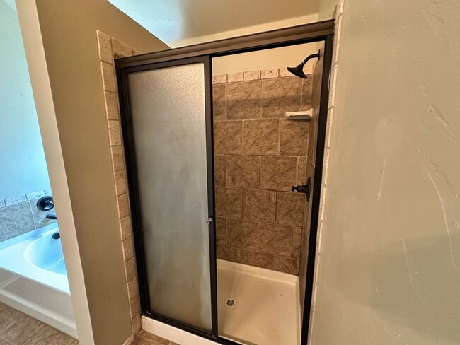 Building Photo - 4 bed 2 bath in Edmond