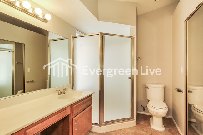 Building Photo - 5913 E Ellis St