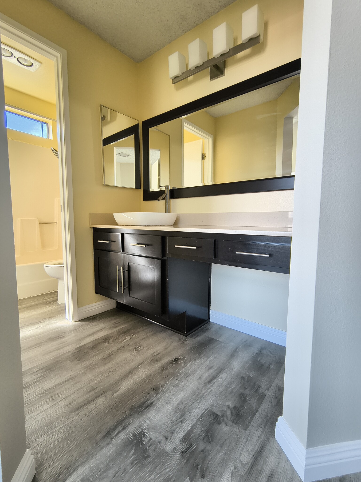 Building Photo - 13096 Le Parc